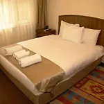 מלון Serenity Boutique 3*