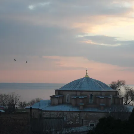 מלון Serenity Boutique 3*